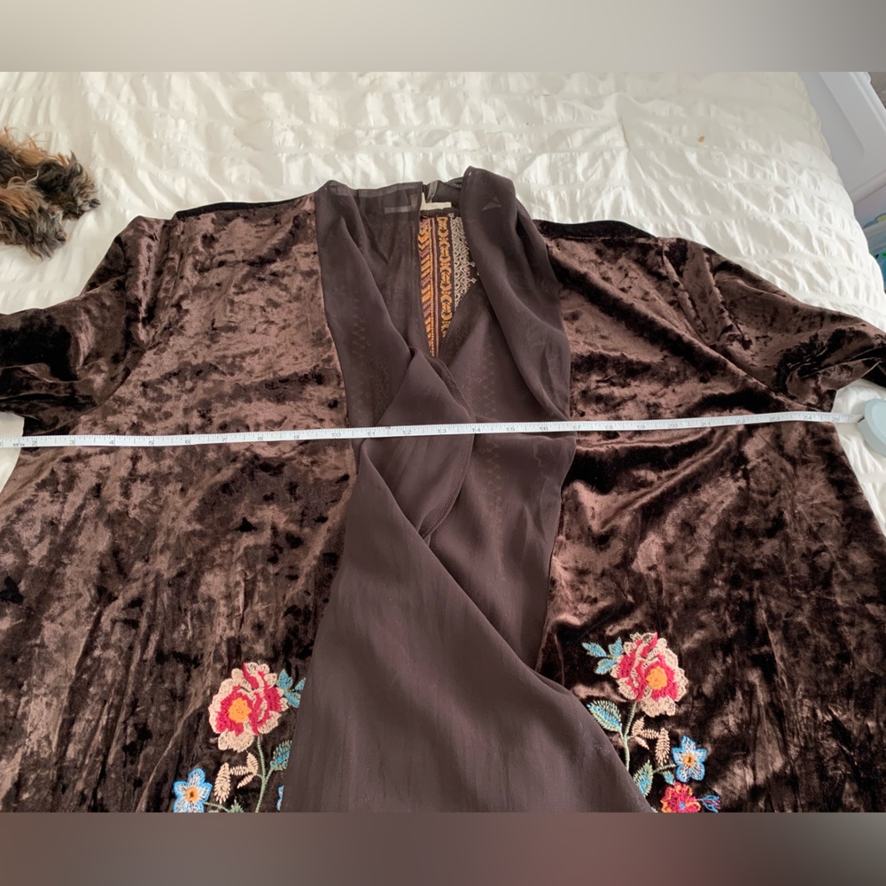 ANDREE BY UNIT Brown Velvet Embroidered Kimono - Picture 14 of 16